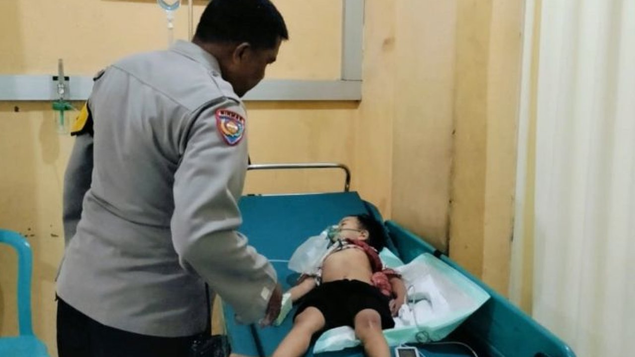 Tragis! Duduk di Boncengan Ayahnya, Balita 4 Tahun Dibacok Gerombolan Pemabuk