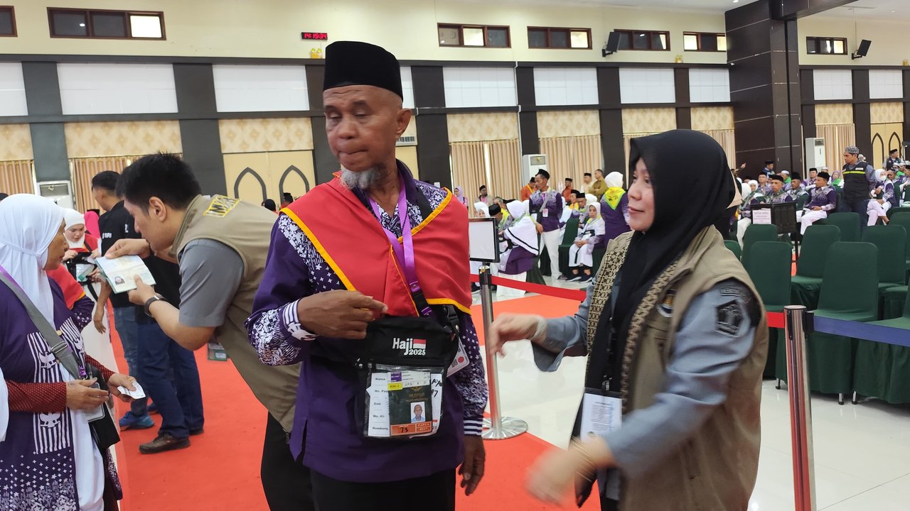 Bahagianya Jemaah Haji asal Papua Ini, Bisa ke Tanah Suci Bareng 2 Istri