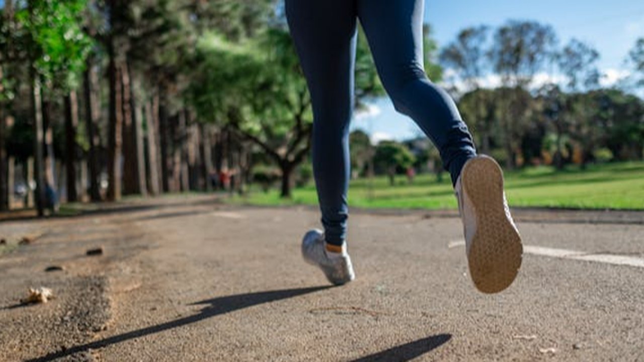Olahraga Pagi yang Ideal: Jalan Kaki atau Jogging?