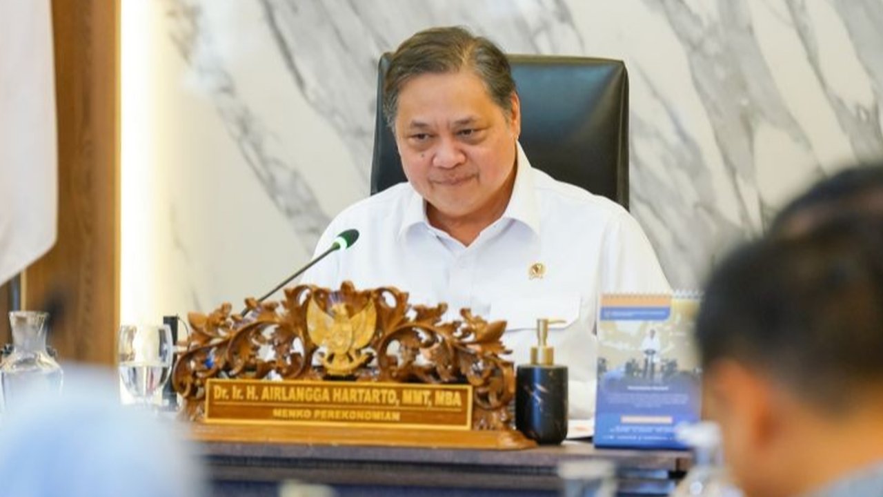 Menko Airlangga Hartarto ungkap potensi ekonomi besar dari diversifikasi perdagangan global di luar AS, mencapai 87 persen, dan strategi Indonesia untuk menghadapi ketidakpastian ekonomi global.