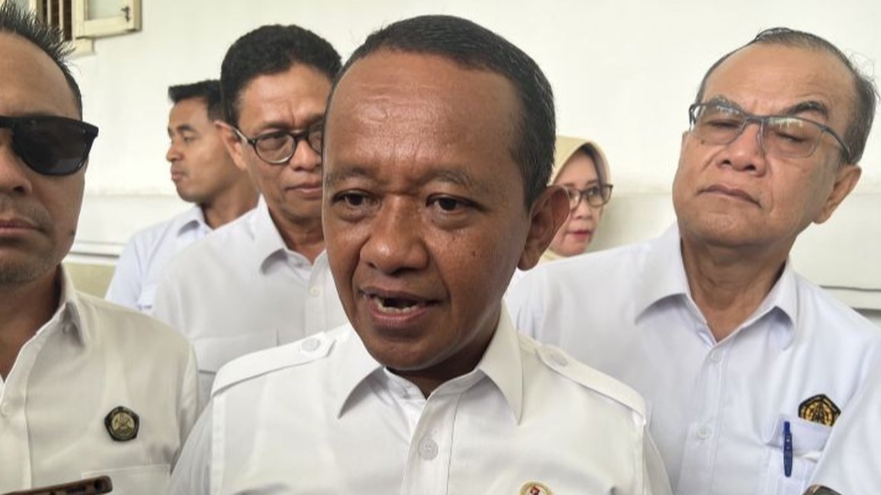 Menteri ESDM, Bahlil Lahadalia, memastikan konflik India-Pakistan tidak mengganggu ekspor batu bara Indonesia, meskipun India merupakan salah satu importir utama.