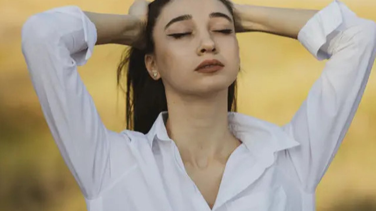 Smak langkah mudahnya untuk bersihkan noda kopi pada pakaian. (Foto: Unsplash)