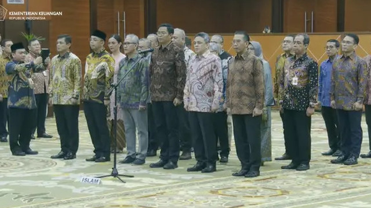 Menteri Keuangan (Menkeu) Sri Mulyani Indrawati resmi melantik Letjen Djaka Budi Utama sebagai Dirjen Bea dan Cukai menggantikan Askolani. Pelantikan berlangsung secara tertutup di kantor Kem