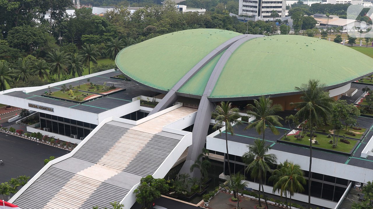Pemandangan Gedung Nusantara atau Gedung Kura-Kura di Kompleks Parlemen, Senayan, Jakarta, Kamis (19/5/2022). DPR RI menganggarkan Rp 4,5 miliar untuk pengecatan, waterproofing, dan sejumlah komponen terkait dome Gedung Kura-Kura. (Liputan6.com/Angga Yuniar)