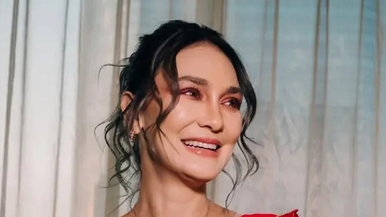 Inspirasi Model Kalung Luna Maya. (Sumber: Instagram/lunamaya)