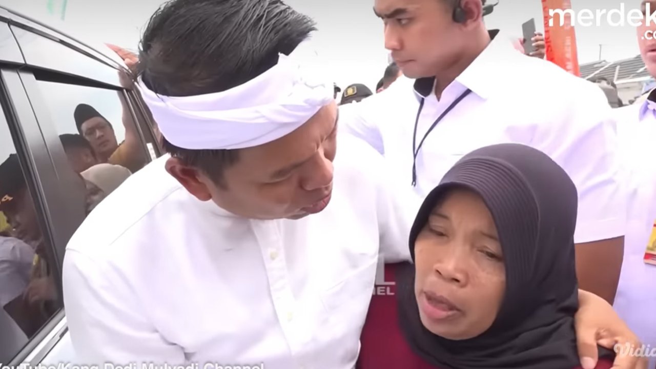 VIDEO: Ibu di Bekasi Curhat Rumah Kena Longsor, Demul Langsung Perintakan Ini ke Bupati
