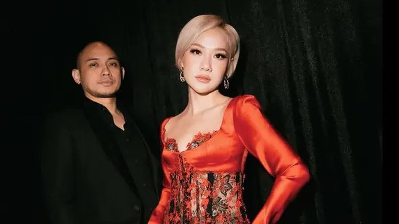 Lihat di sini tampilan BCL di peragaan busana tunggal Eddy Betty. [@itsmebcl].
