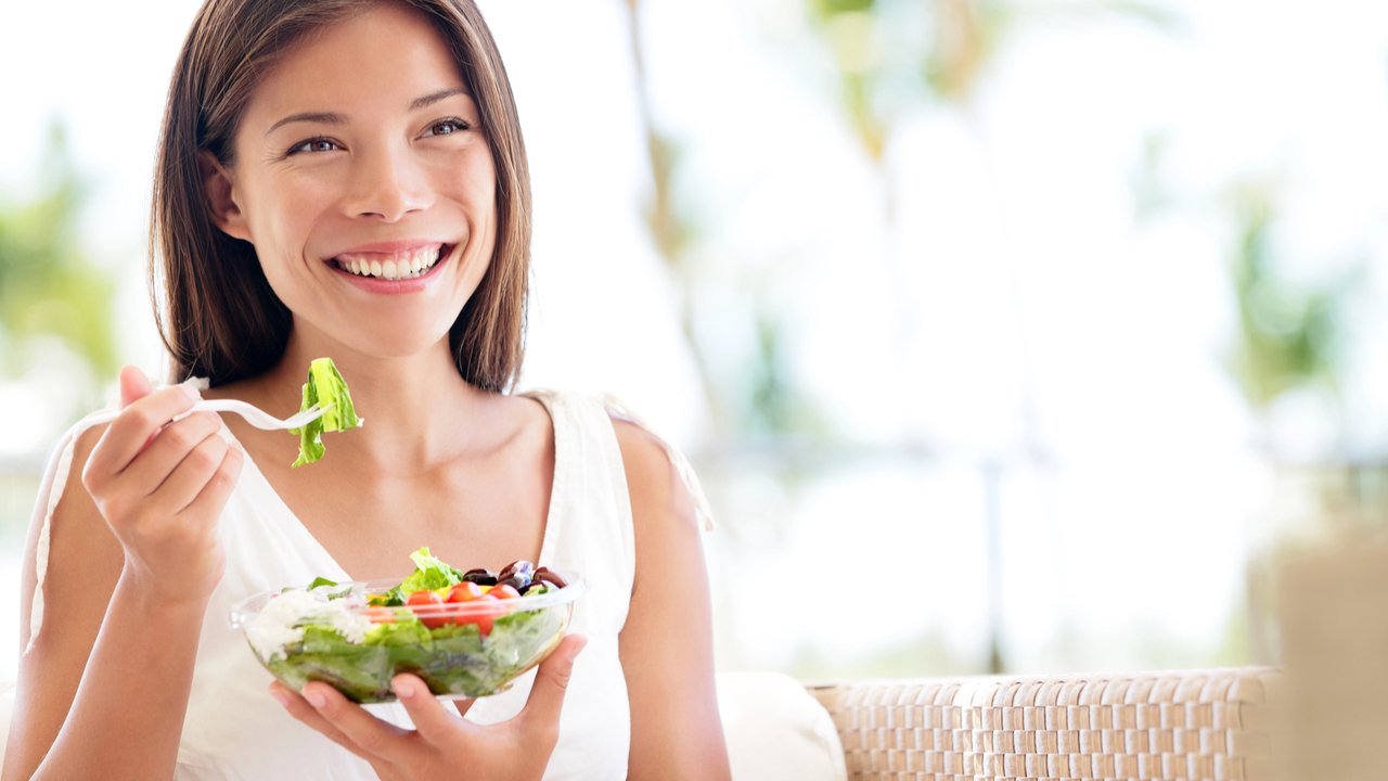 Ilustrasi pola diet sehat untuk cegah jerawat.