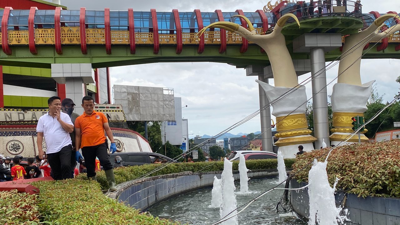 Isi Kolam Air Mancur Taman Kota Bandar Lampung Bikin Geger, Ketahuan Saat Warga Foto Selfie