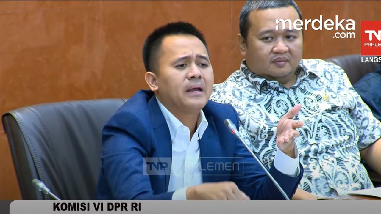 VIDEO: Mufti PDIP ke Budi Arie: Bapak Jangan Bangunkan Banteng Sedang Tidur