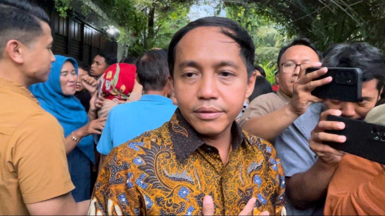 Satu Jam Bertemu, Raja Juli Ungkap Respons Jokowi Saat Dibujuk Maju Ketum PSI