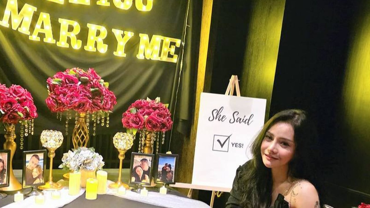 7 Potret Mawar AFI Dilamar Kekasih Lewat Dinner Romantis & Ucapan Penuh Cinta, Bahagia Banget