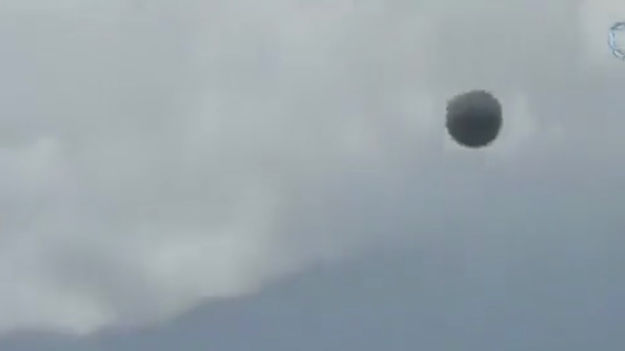 Bola Logam Misterius Jatuh dari Langit Kolombia, Ada Pesan Religius