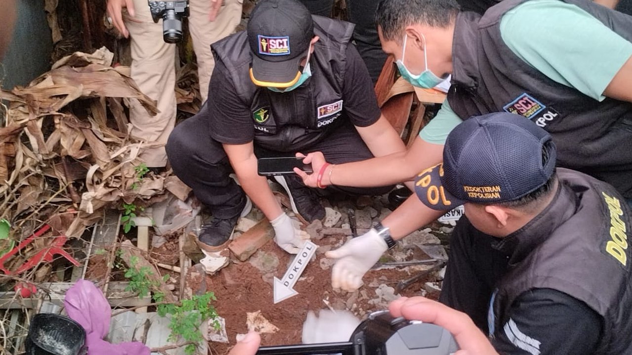 Polisi Bongkar Tempat Janin Dikubur