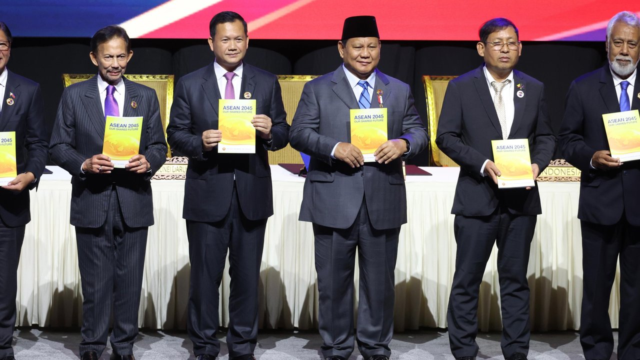 Menteri Luar Negeri Sugiono