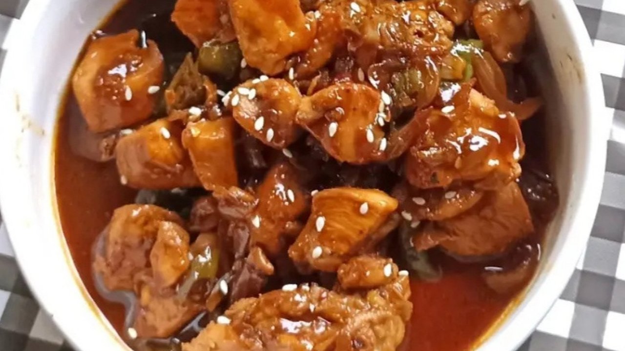 <p>Resep ayam kecap bawang bombai. (dok. Cookpad @ibutina)</p>