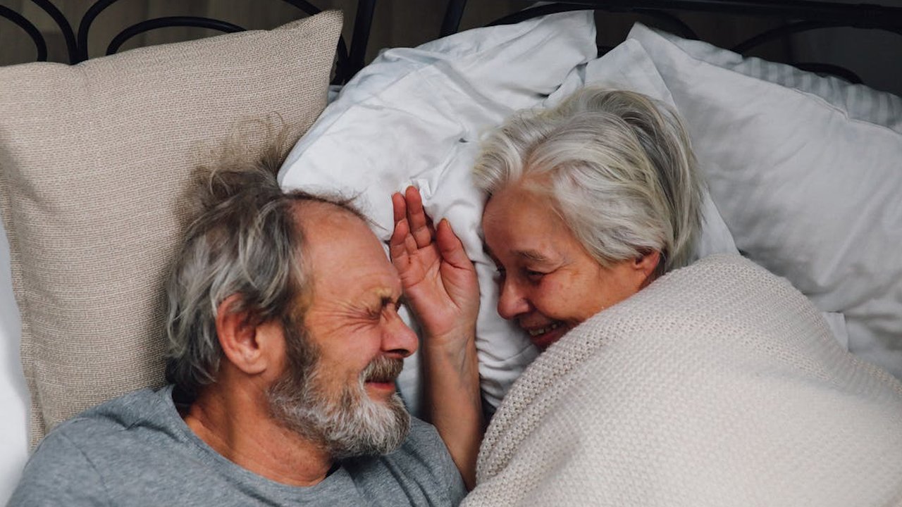 Bangun Pagi di Usia Tua, Apa Hubungannya dengan Perubahan Biologis?