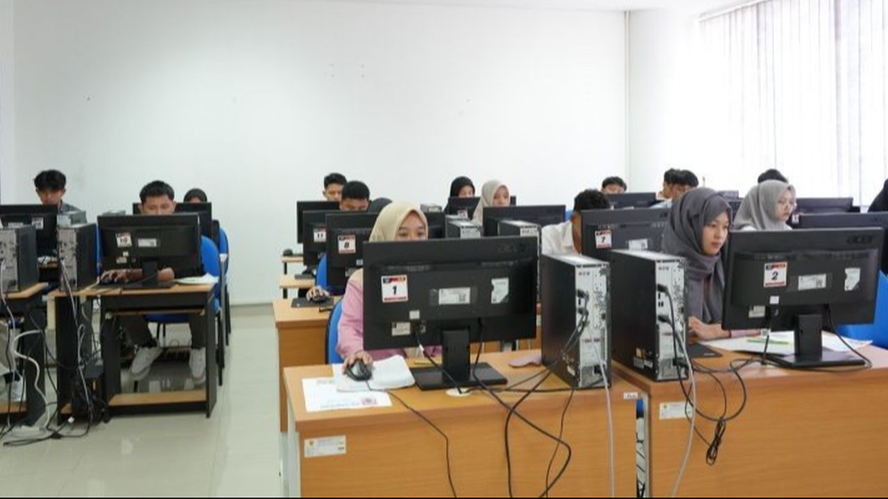 Sebanyak 494 peserta UTBK SNBT 2025 Unej dinyatakan gugur karena tidak hadir, meskipun pelaksanaan ujian secara keseluruhan berjalan lancar dengan persentase kehadiran 96 persen.
