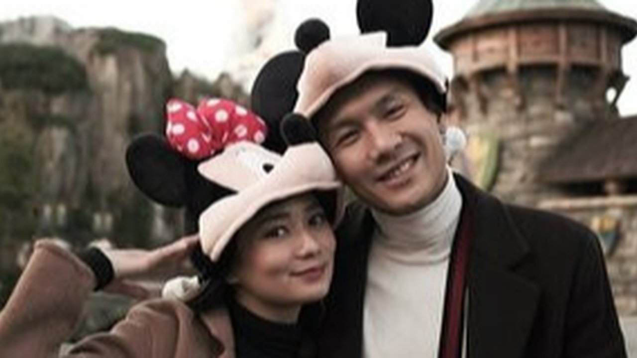 Demi Anak, Fendy Chow dan Istri Putuskan Naik Pesawat Terpisah Saat Pergi ke Luar Negeri - Kepikiran Spontan Saja