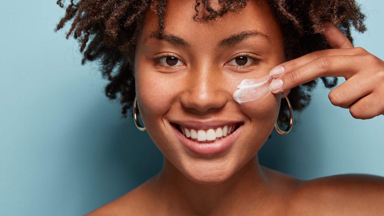 Ilustrasi Pemakaian Sunscreen
