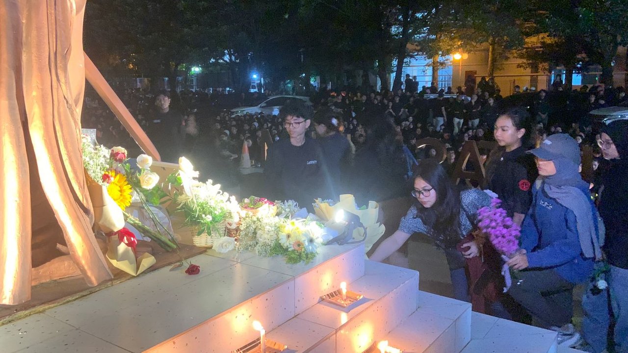 Acara doa bersama dan tabur bunga untuk Argo di FH UGM