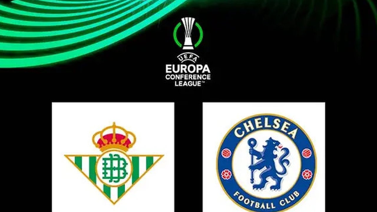 Para pemain Chelsea menyambut gol Noni Madueke ke gawang Legia Warsawa saat kedua tim saling berhadapan pada leg 1 perempat final UEFA Conference League 2024/2025, Jumat (11/4/2025) dini hari
