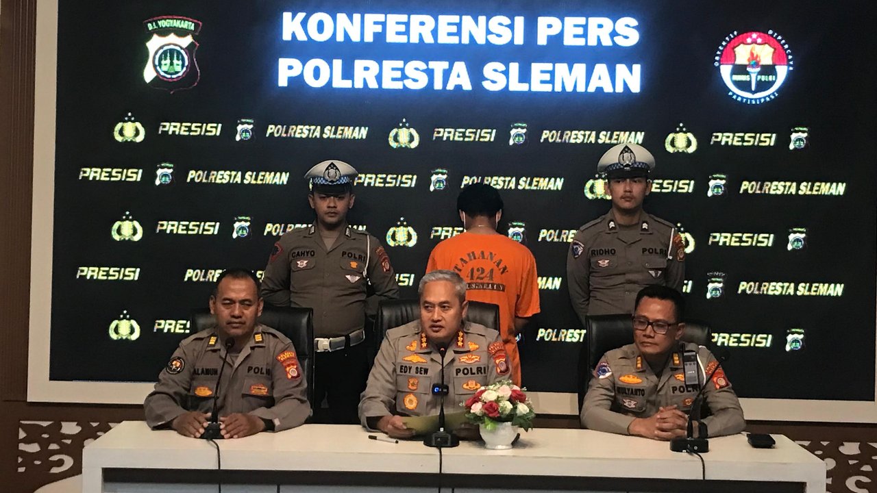 Tertunduk Berbaju Tahanan, Pengemudi BMW Christiano Penabrak Mahasiswa UGM Ditahan, Terancam 6 Tahun Penjara!