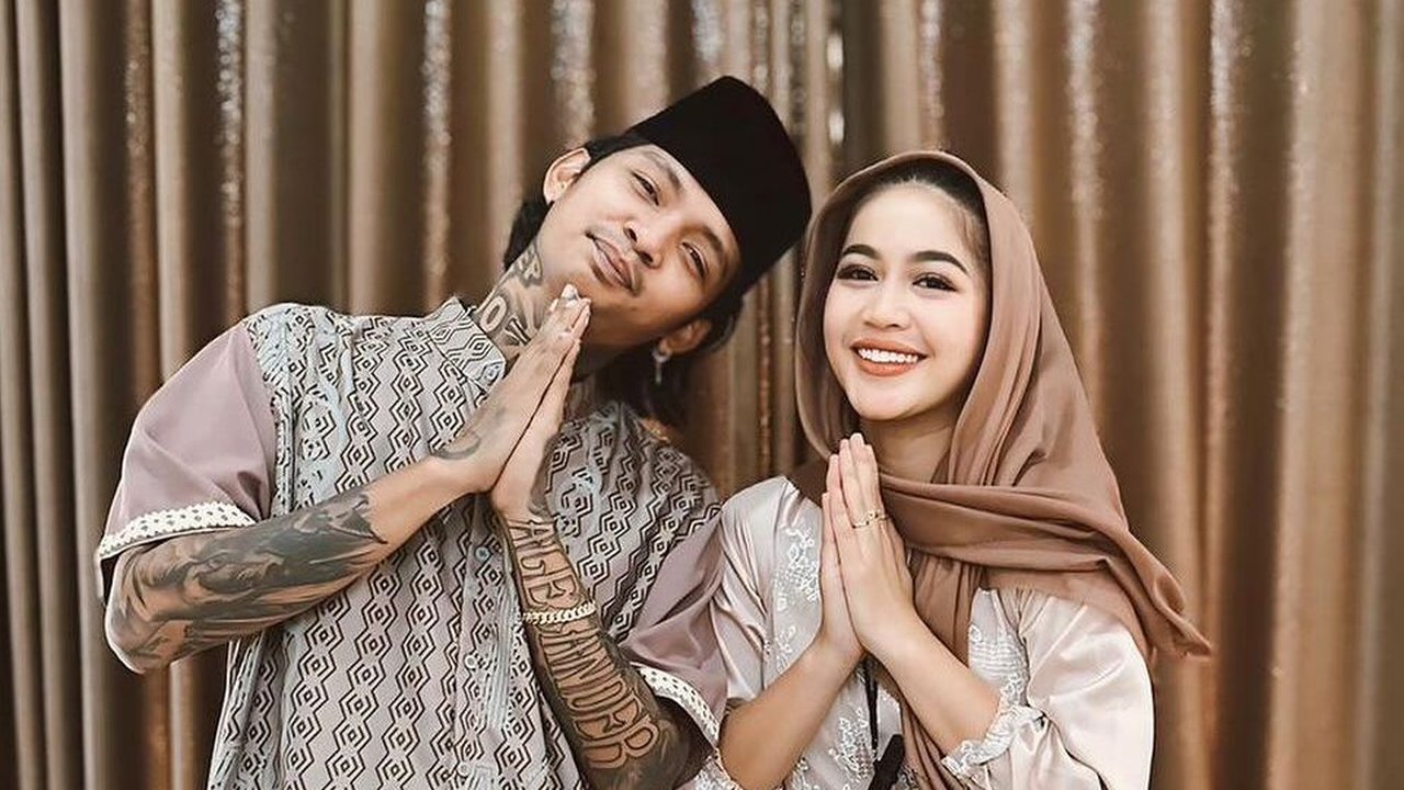 Zaenab tumbuh menjadi anak yang sangat cantik. Wajahnya begitu mirip sang ibu, Eriska Nakesya.