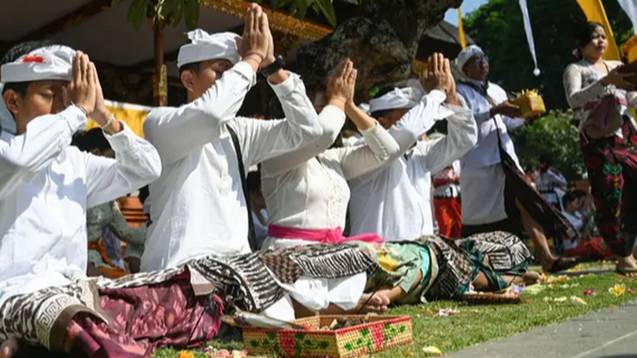 Hari Raya Galungan kembali diperingati pada tanggal 25 September 2024. (SONNY TUMBELAKA/AFP)