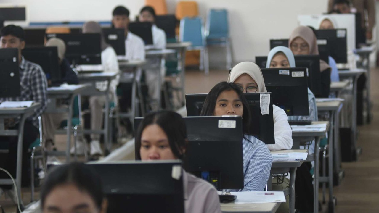 Suasana hari pertama pelaksanaan Ujian Tulis Berbasis Komputer (UTBK) Seleksi Nasional Berbasis Tes (SNBT) di Universitas Jember. (Istimewa)