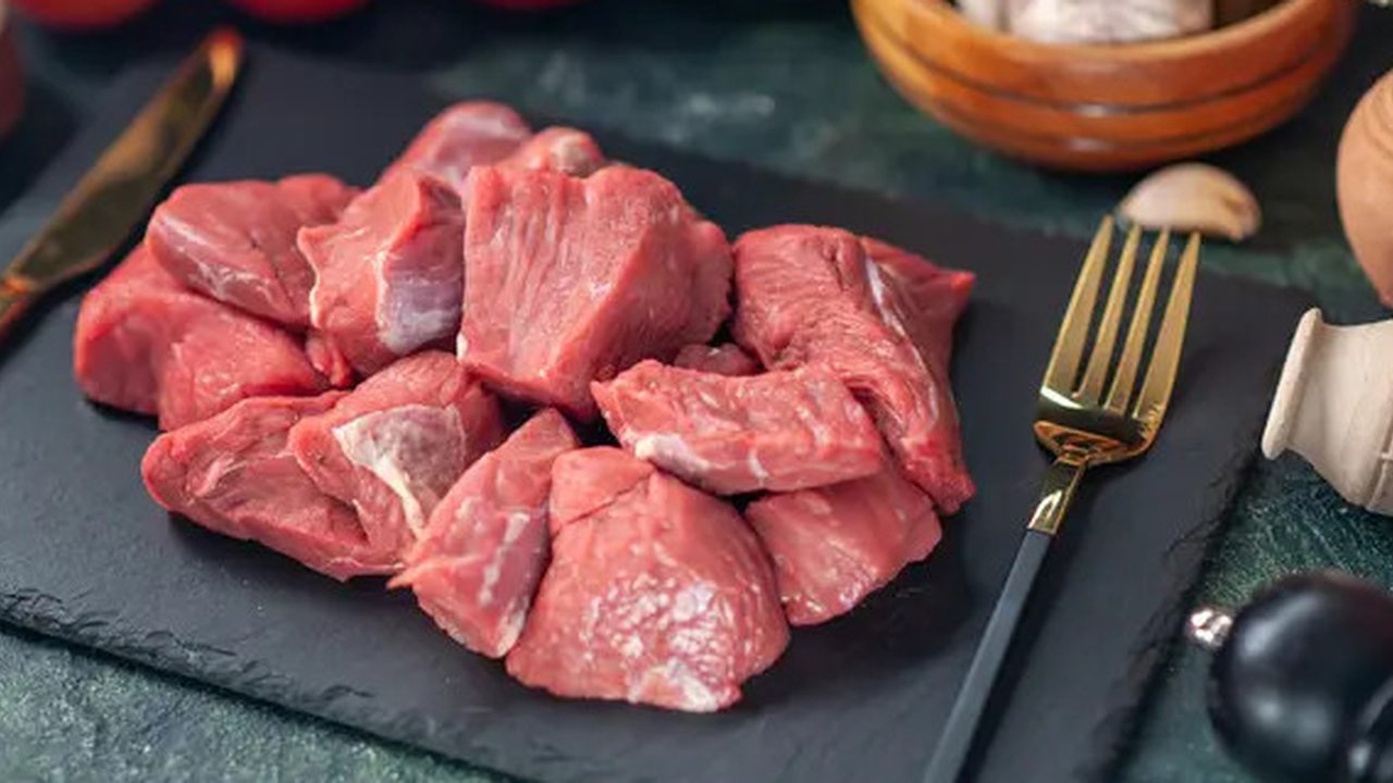 ilustrasi daging yang masih segar/copyright freepik.com/mdjaff