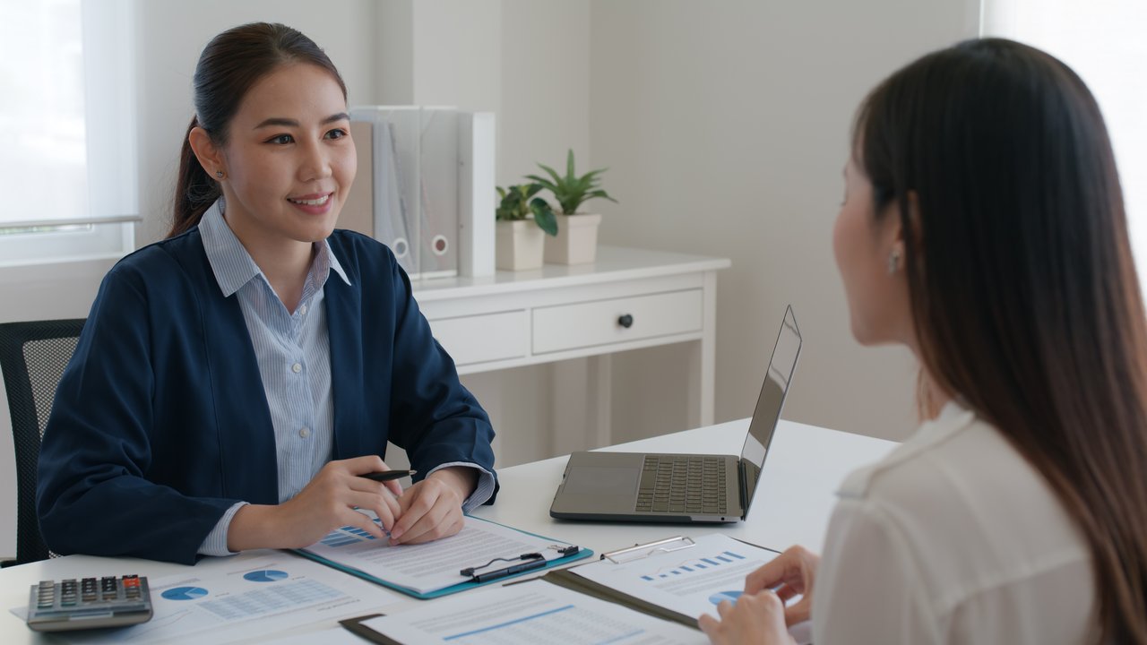 Terkena PHK, Pilih Kembali Jadi Karyawan atau Dirikan Usaha?