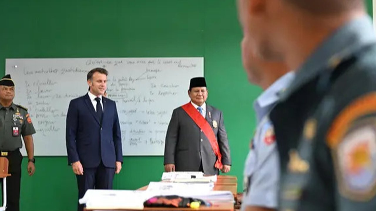 VIDEO: Kompak! Prajurit TNI Ramai-Ramai Fasih Bahasa Prancis Bikin Macron & Prabowo Terkejut di Akmil
