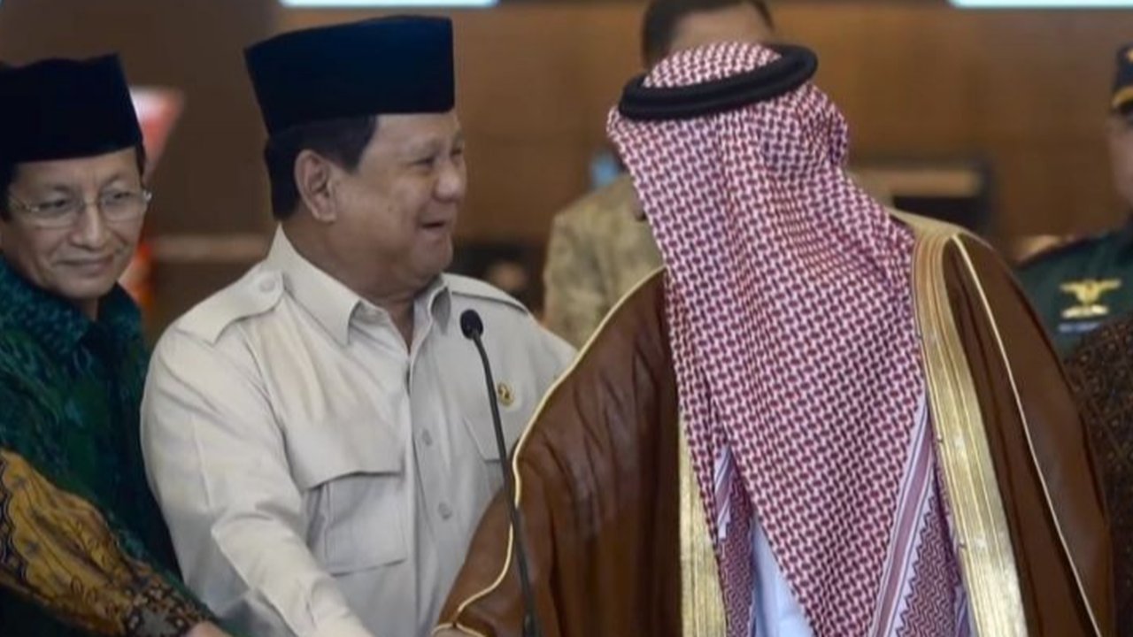 Prabowo Perintahkan Kepala Badan Haji dan Menag Turunkan lagi Biaya Haji: Lebih Murah dari Malaysia!