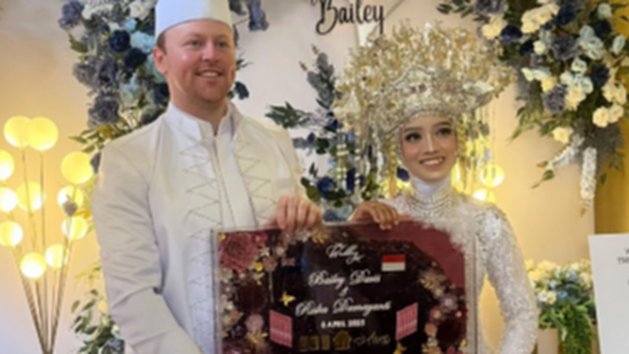 Momen Cewek Indonesia Dinikahi Bule New Zealand,