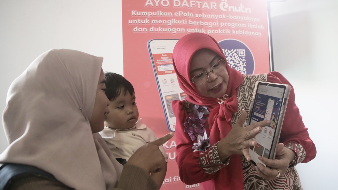 Perbandingan Gaji Bidan PNS dan Non PNS, Lengkap Beserta Tunjangannya