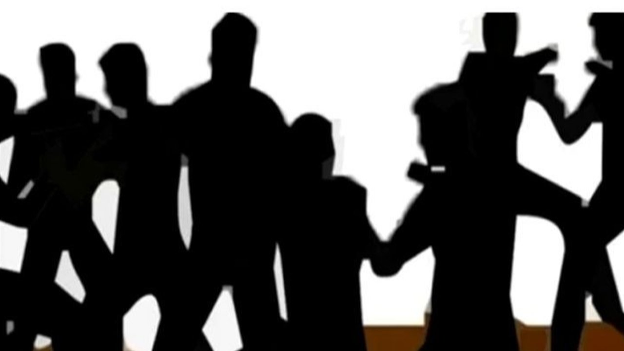 Tawuran antarwarga terjadi di Terowongan Manggarai, Jakarta Selatan pada Minggu malam, menyebabkan penutupan sementara akses jalan, namun kini situasi telah kondusif berkat kesigapan pihak kepolisian.