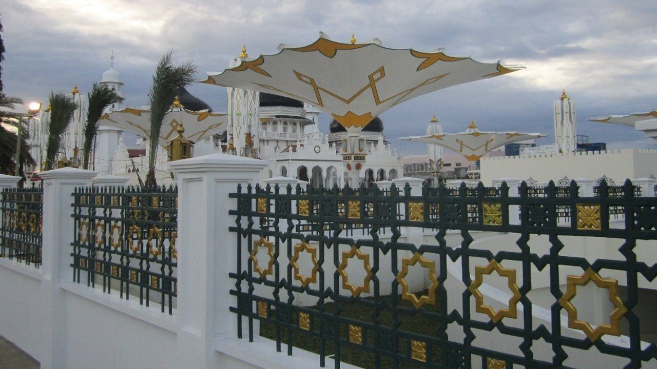 ilustrasi pagar masjid