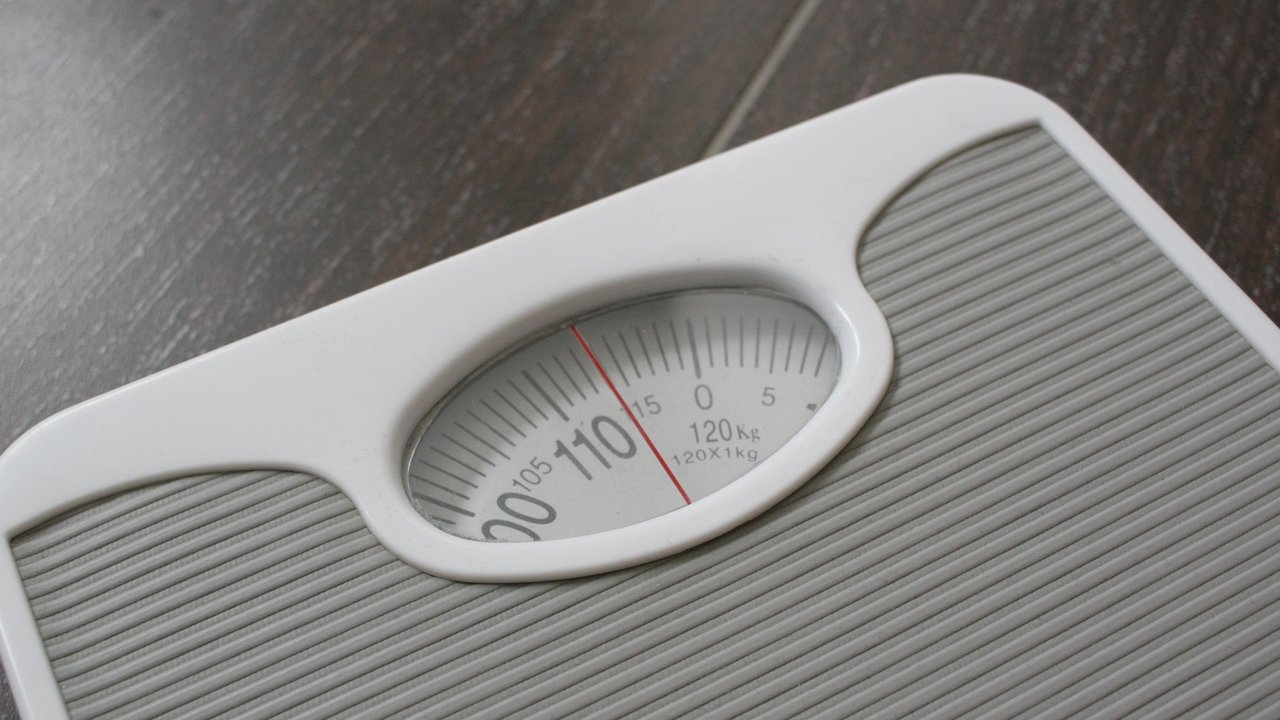 ilustrasi timbangan badan