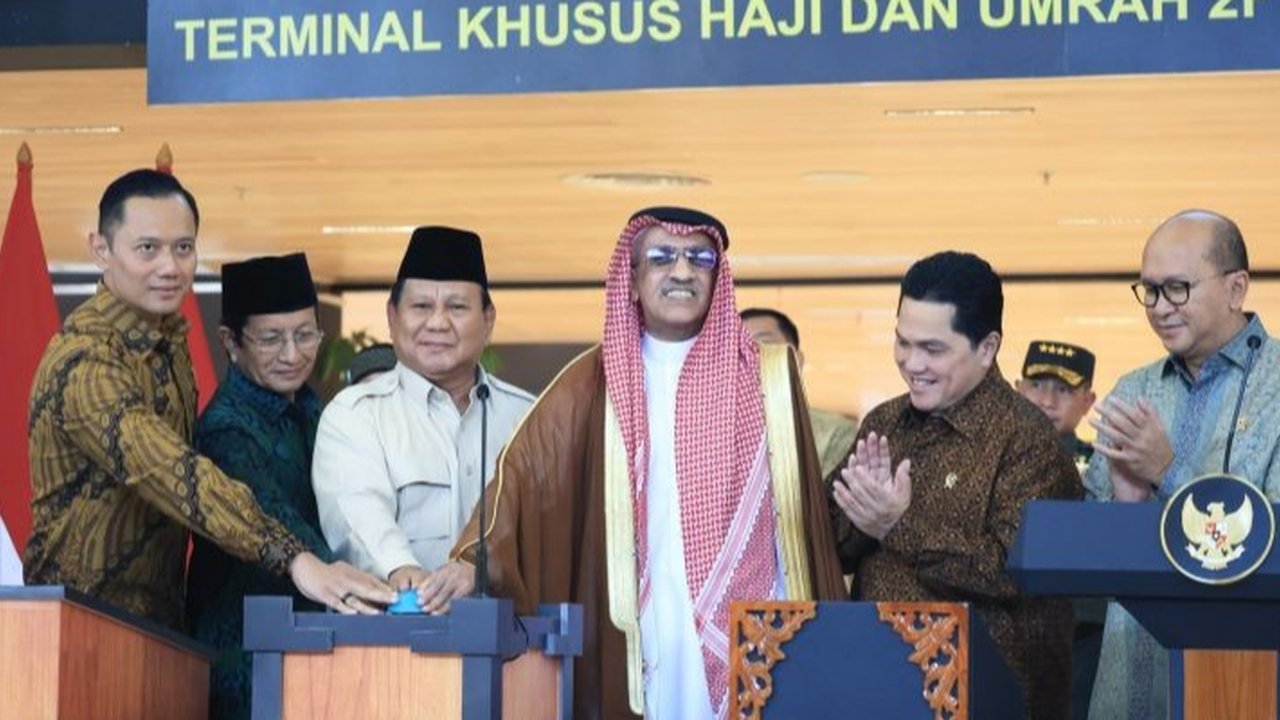 Presiden Prabowo mengusulkan pembangunan Kampung Indonesia dekat Masjidil Haram kepada Pangeran MBS yang disambut positif, bertujuan meningkatkan efisiensi dan pelayanan bagi jutaan jemaah Indonesia.