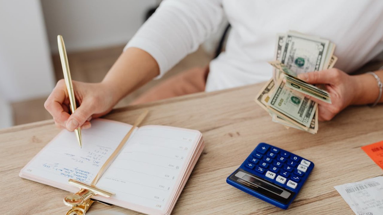 Indeks Menabung Konsumen April 2025 Naik, Tapi Nilai Tabungan Masih Rendah