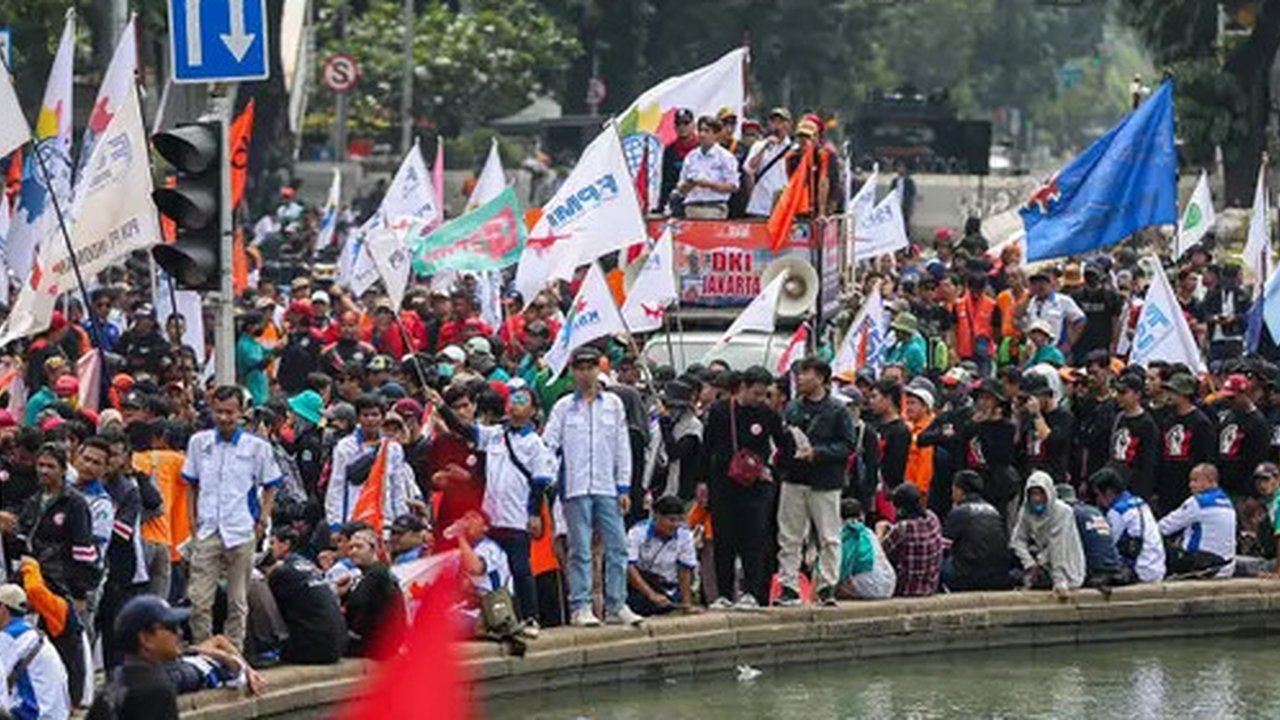 Indonesia Dihantam Gelombang Badai PHK Massal, Tenaga Kerja Industri Pakaian Malah Meningkat