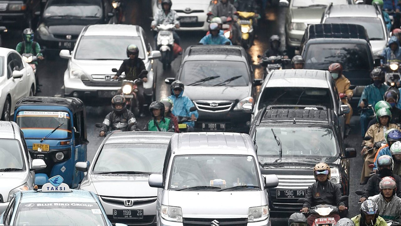 Panduan Aman Mencegah Kecelakaan saat Berkendara di Musim Hujan