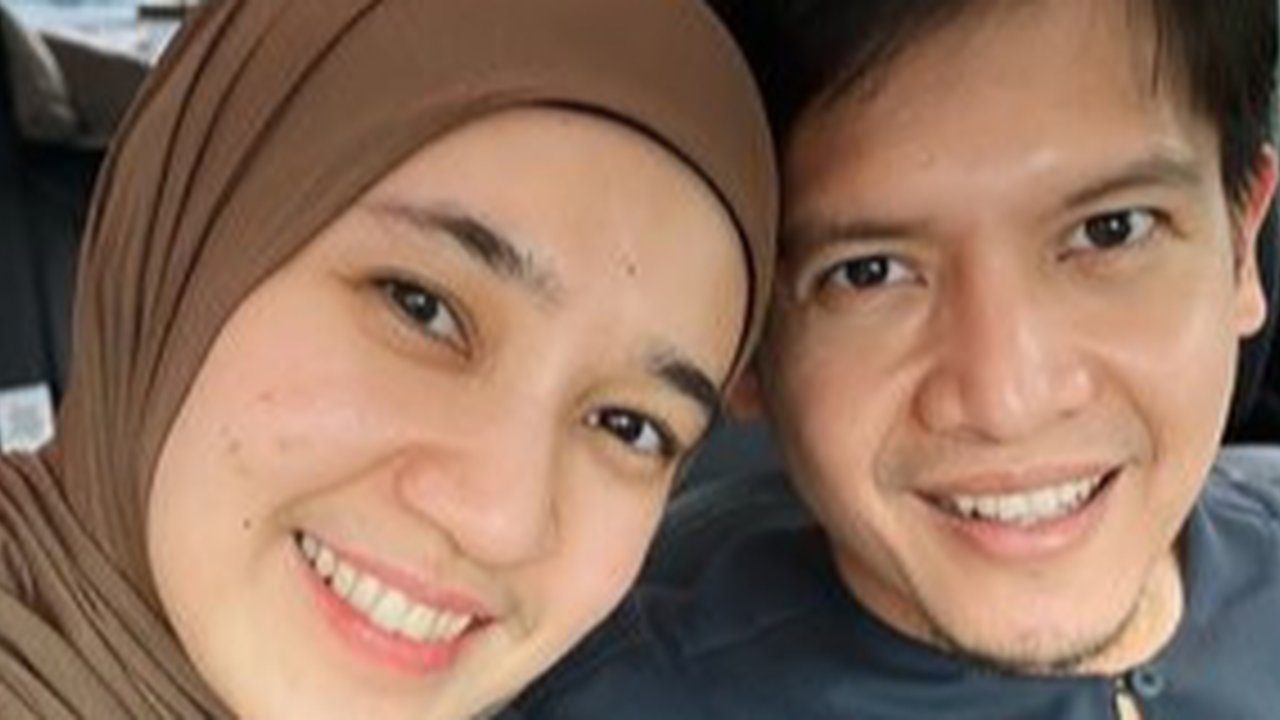 6 Potret Dimas Seto dan Dhini Aminarti Gendong Balita saat Kunjungi PSAB Bandung, Auranya Mengayomi Banget