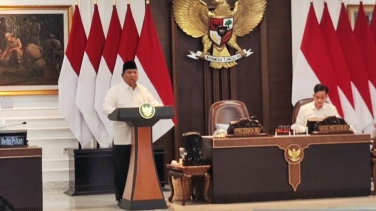 Presiden Prabowo Subianto menyatakan keberhasilan pemerintah dalam menjaga stabilitas harga pangan selama periode akhir tahun, Natal, dan Lebaran, melanjutkan warisan ayahnya dalam mengatasi krisis pangan.
