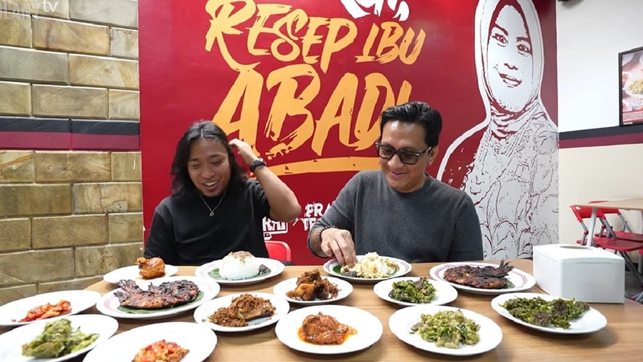 Mendiang juga sebelumnya sempat ingin membuka warung namun impian itu tidak terwujud hingga wafat. Kini, Pras pun berupaya mewujudkan mimpi ibunya itu.