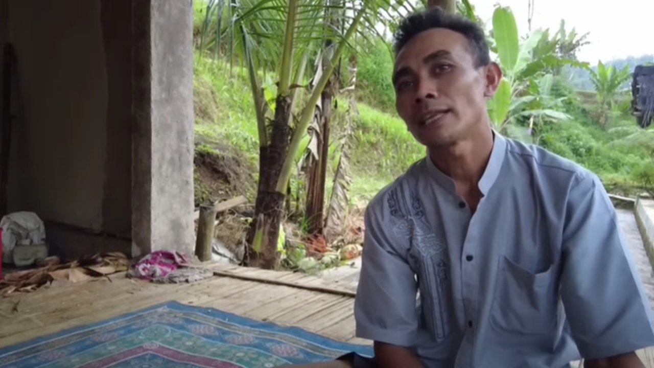Damai dan Nyaman, Pegawai BUMN Pilih Hidup di Tengan Sawah Sambil Buka Warung Kopi