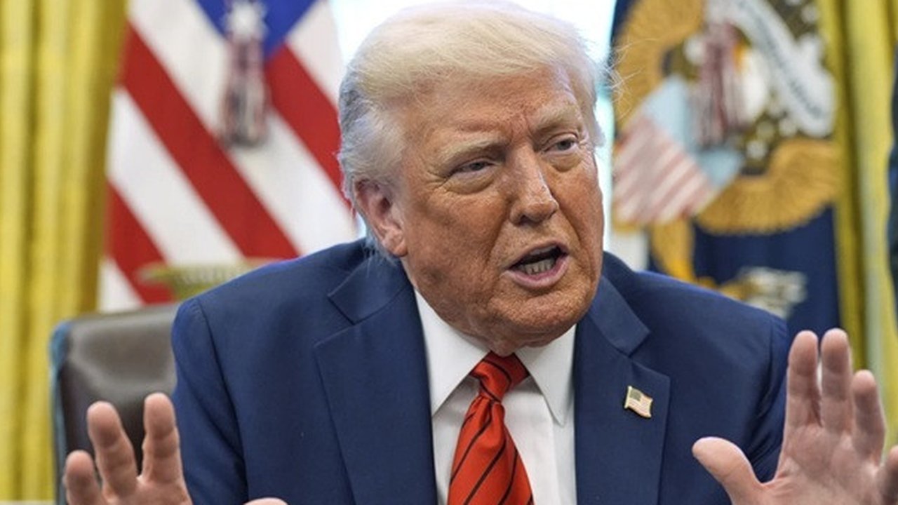 Presiden Amerika Serikat Donald Trump di Ruang Oval, Gedung Putih, Kamis (17/4/2025). (Dok. AP Photo/Alex Brandon)