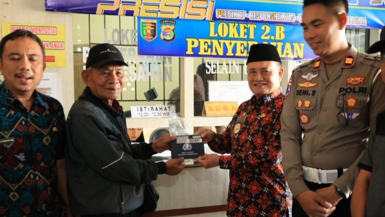 Wakil Bupati Lampung Barat, Mad Hasnurin, mengajak masyarakat untuk memanfaatkan program pemutihan pajak kendaraan bermotor yang menawarkan keringanan pembayaran hingga akhir Juli 2025.