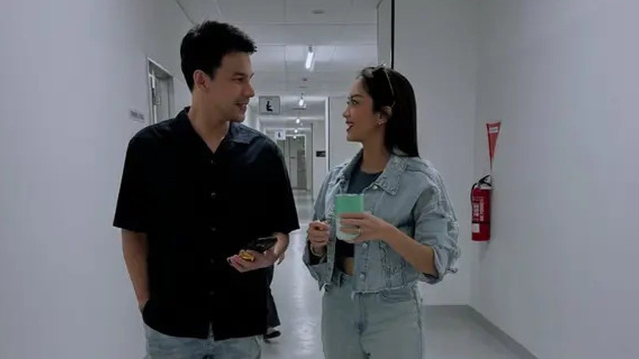 Entah dari mana asalnya, beredar isu Jonathan Frizzy dan Ririn Dwi Ariyanti nikah siri setelah mereka pacaran. Kabar ini dibantah pihak keluarga sang aktor. (Foto: Dok. Instagram @ririndwi